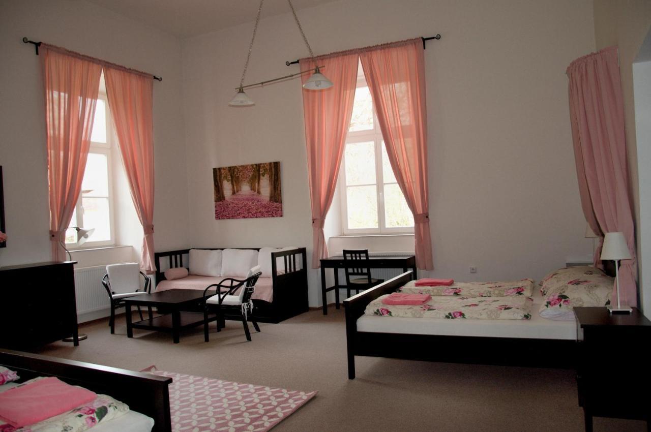 Penzion Zamek Rozsochatec Exterior photo